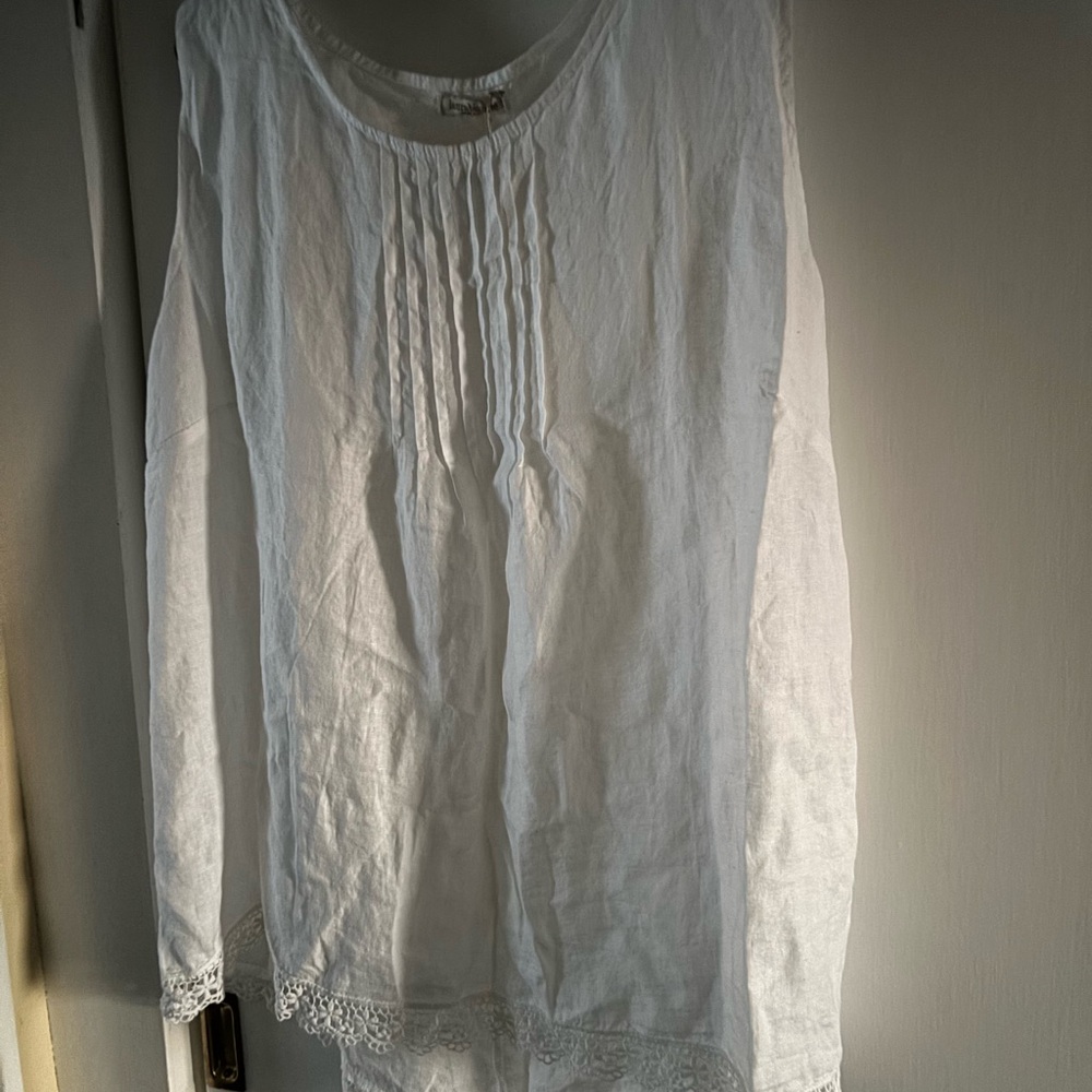 Chic White Lace Hem Blouse